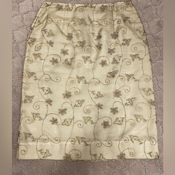 Neiman Marcus 100% Silk Pencil Skirt with Beautiful Threading Design!!! - Picture 4 of 10